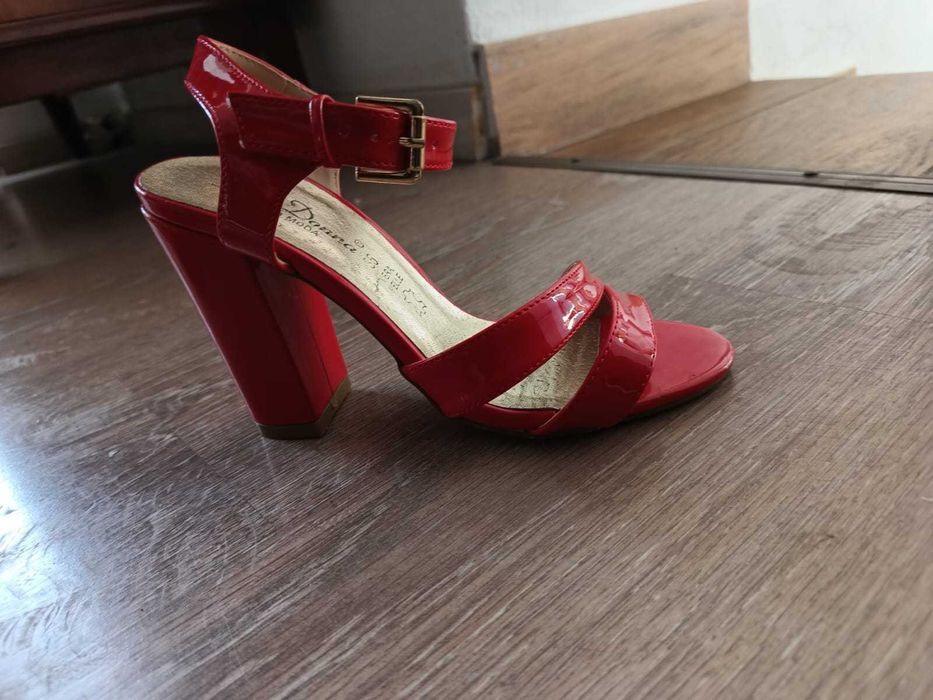 Sandale rosii marime 36