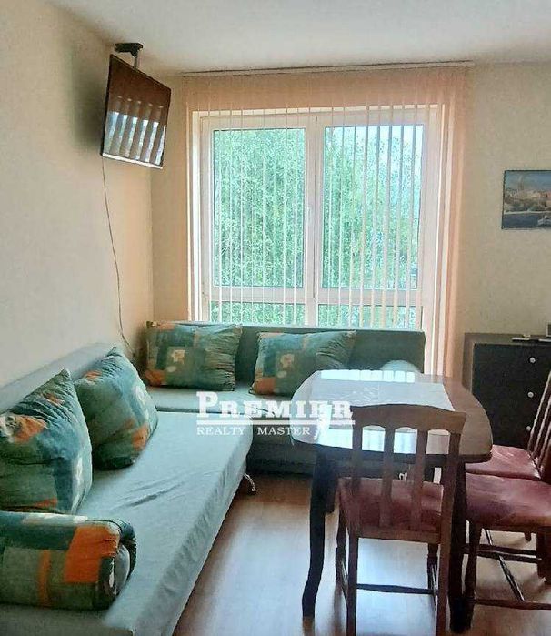 Просторен и уютен апартамент в самия център на Слънчев бряг