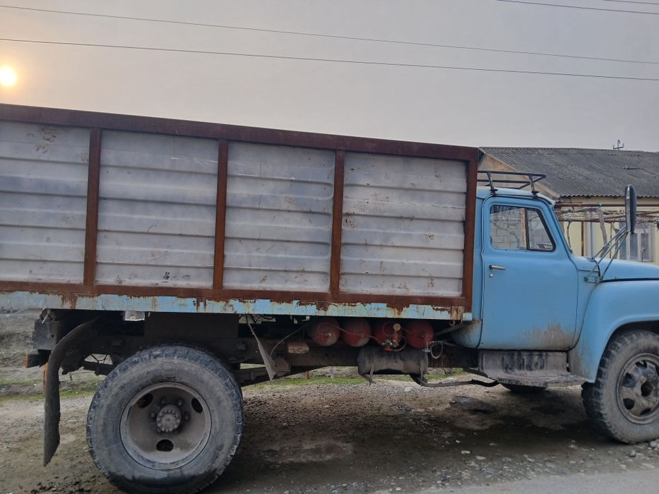 Gaz 53 samosal sotiladi