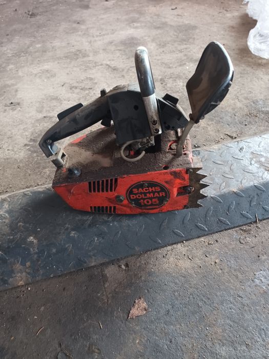 Продавам машинка за рязане на дърва долмар Dolmar 105 105