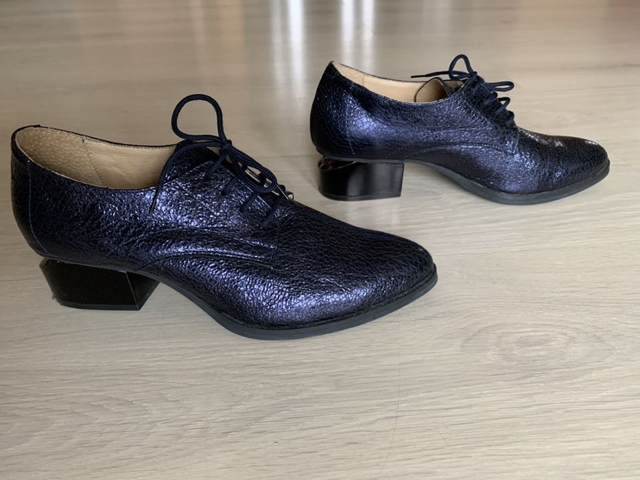 Vand pantofi office(39)din piele.