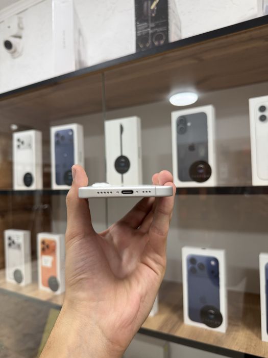 iPhone 16