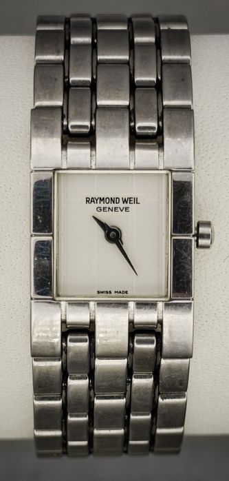 Продавам дамски часовник Raymond Weil