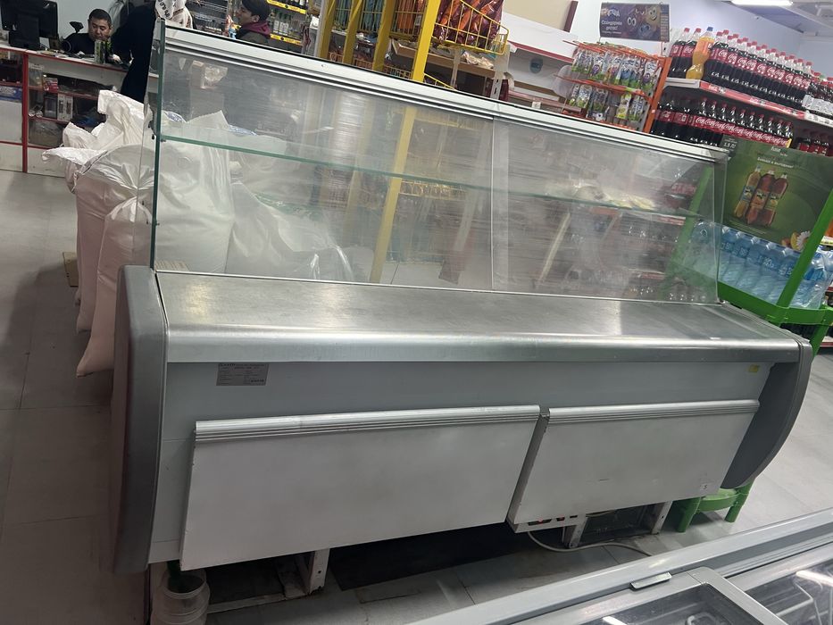 Холодильник витринный
