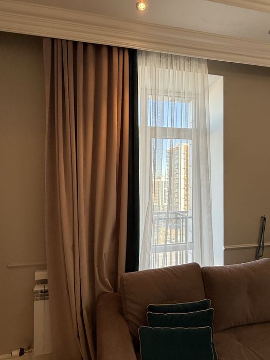 Продам шторы blackout тепло бежывые с зеленым