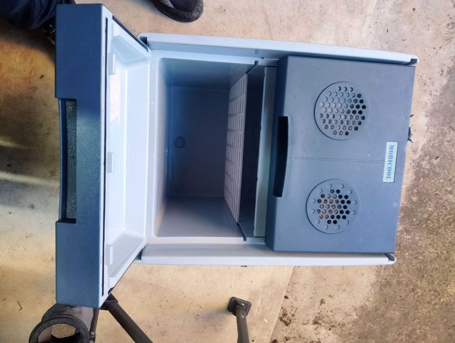 Хладилна чанта 12V и 220V