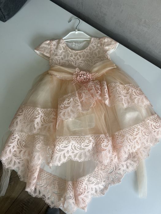 Продам платье на 1 годик