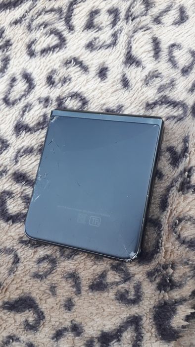 Samsung Galaxy z Flip3 5G