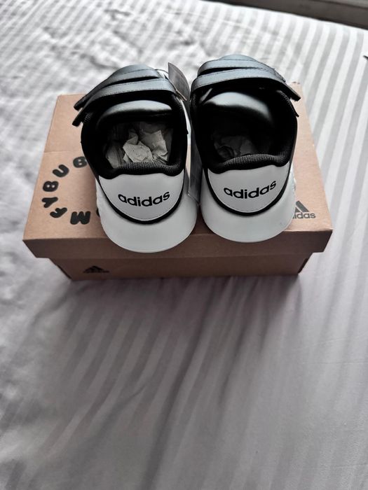 Adidași noi Adidas bubble 25,5