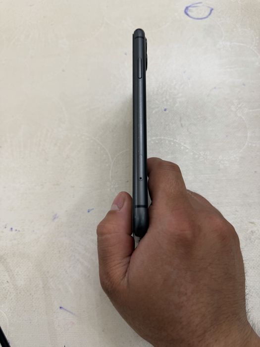 Продам айфон 11