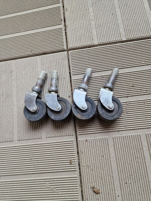 Set 4 roti pivotante