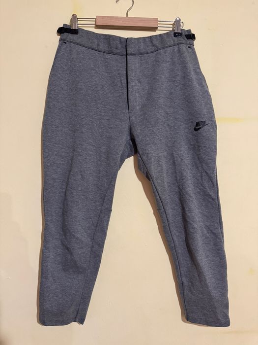 Долнище и блуза Nike Tech Fleece.