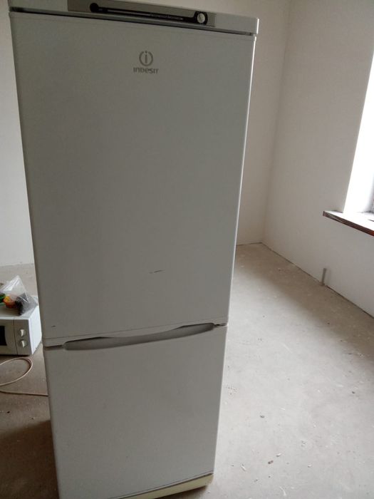 Холодильник марки индезит