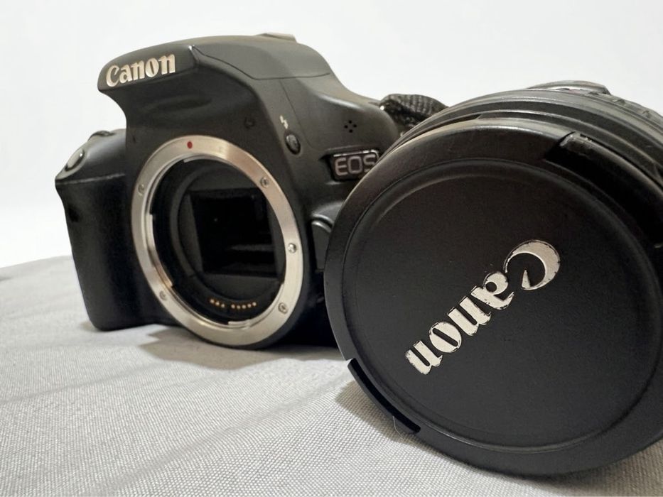 Продавам фотоапарат Canon EOS 500D – пълен комплект с обективи, светкавица и аксесоари