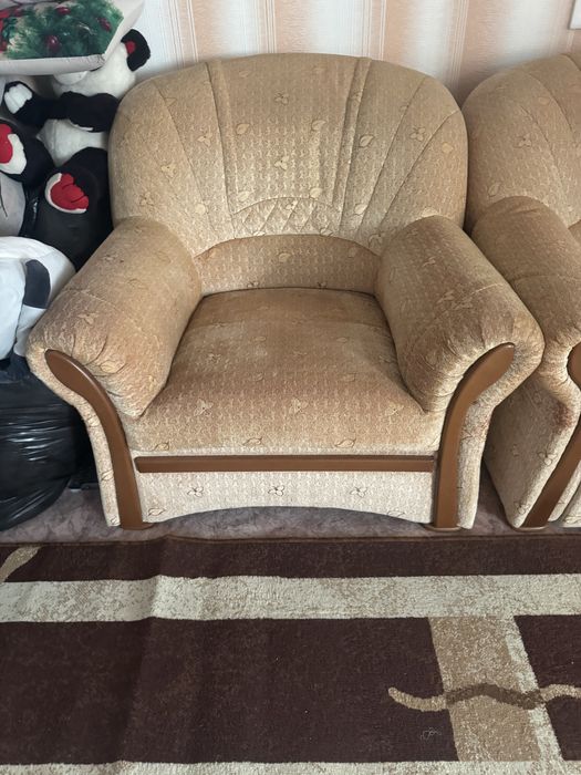 Продам угловой диван с креслом