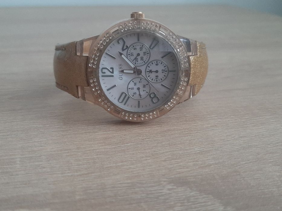 Ceas GUESS Original W0142L1 Crystal Rose Gold – Multifuncțional