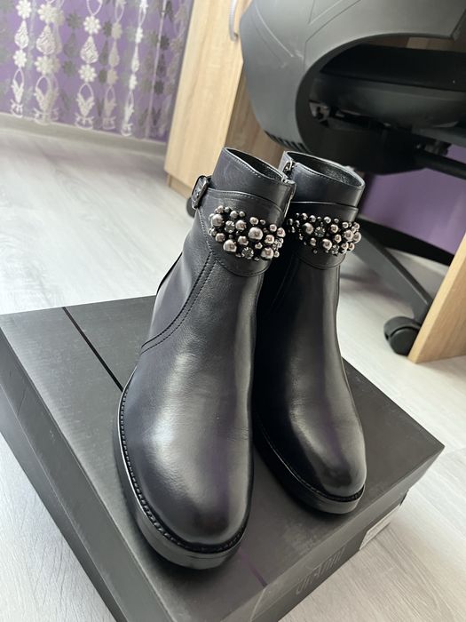 Чисто нови дамски боти