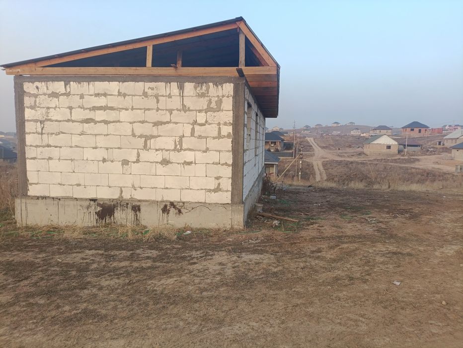 Продам участок  с времянкой
