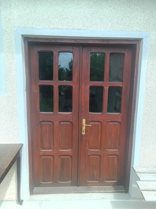 Usi duble,  geamuri, ferestre de beci, garaj, magazie, cu tot cu tocuri. Lemn masiv, broaște funcționale, chei