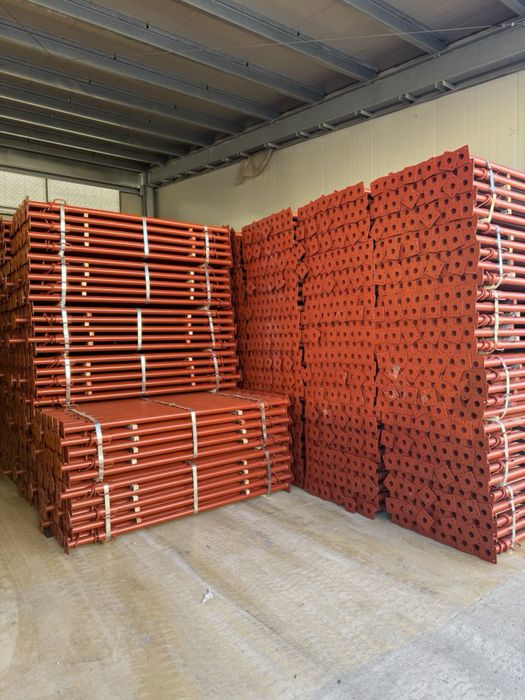 Popi metalici vopsiti productie Italia, stalpi telescopici, schele metalice