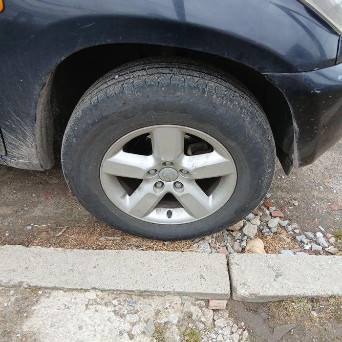 Продавам  гуми и джанти 16 и 17 цола