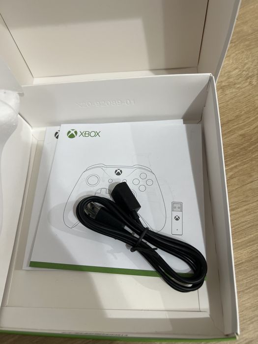 Controller  Xbox One/Series + wireless adapter PC