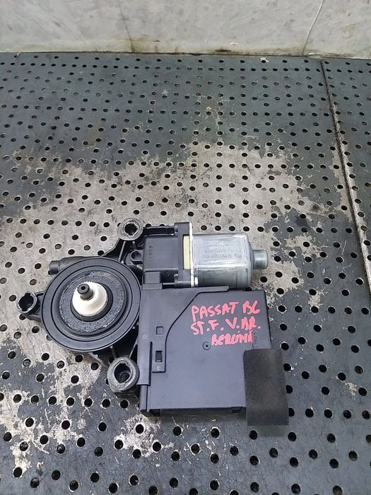 Motoras macara stanga fata vw passat b6 3c 0130822451 3c0959792 981675135 3c0959702