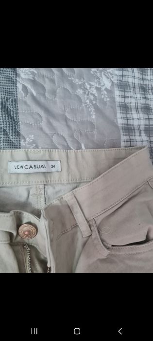 Vând 2 perechi pantaloni