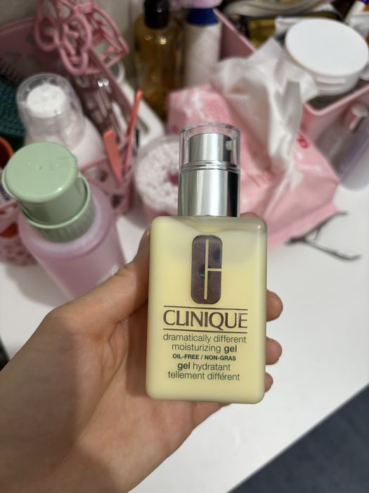 Продам косметику Clinique