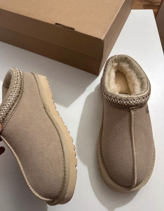 UGG tazz bej , noi