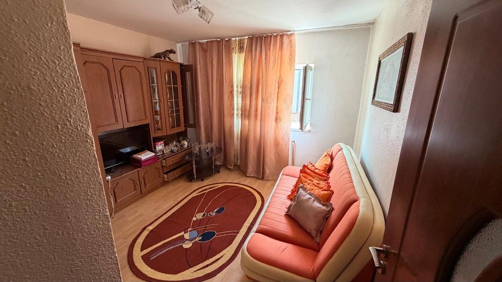 Închiriez ap 3 cam Central Calan Hunedoara, et2