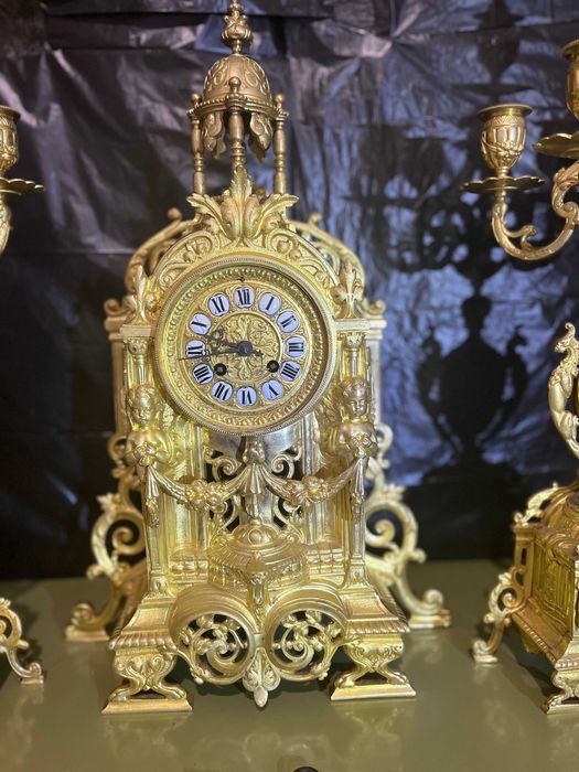 Автентичен френски каминен часовник триптих в стил Louis XVI – позлатен бронз (Ormolu), ХIХ век (1880-1890 г.)