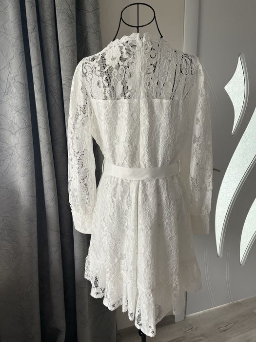 Дантелена  рокля с колан