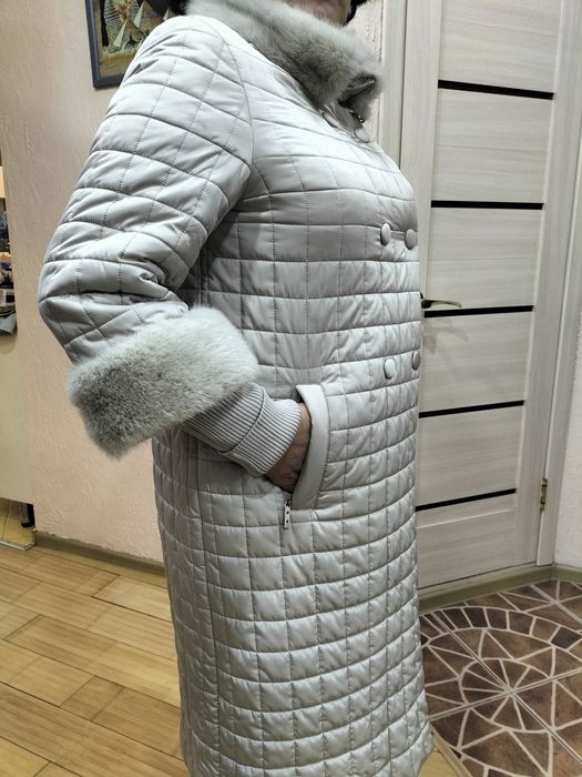 Белое демисезонное пальто