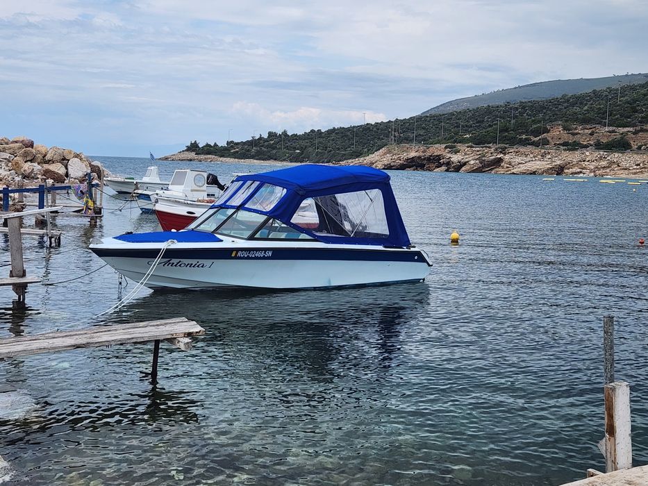 Barca 6 persoane Glastron Invader