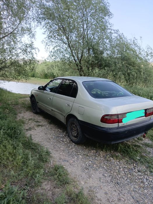 Продам машина КАРИНА Е