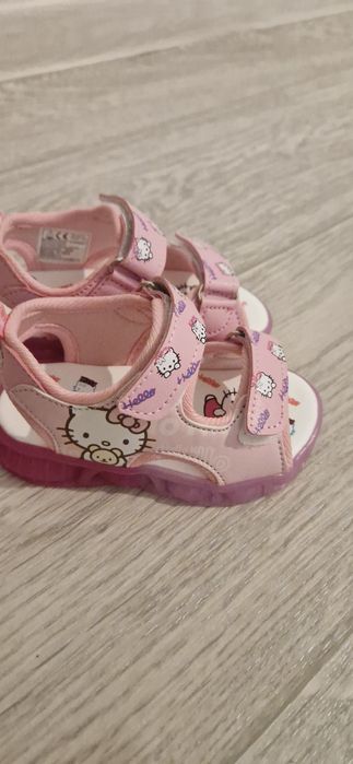 Продам детские сандали