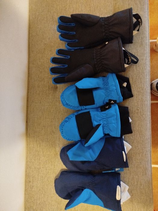 Mănuși schi. 50 de lei tot