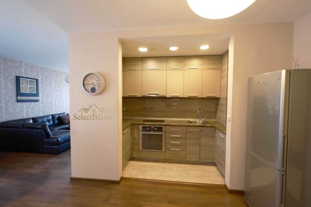 Тристаен панорамен апартамент в центъра на Велико Търново