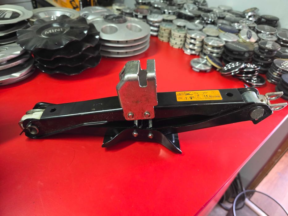 KIT Cric AUTO - OEM Renault Nissan - CRIC + Cui Tractare + Polistiren