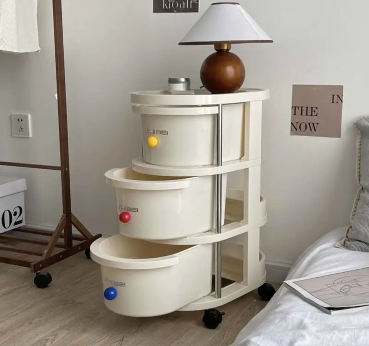 Тумбочка с колесиками