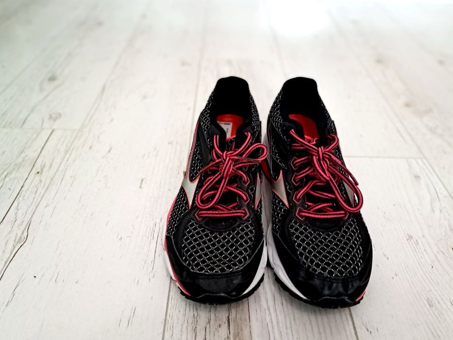 Mizuno Wave ultima 7 ориг.маратонки НОВИ!!!