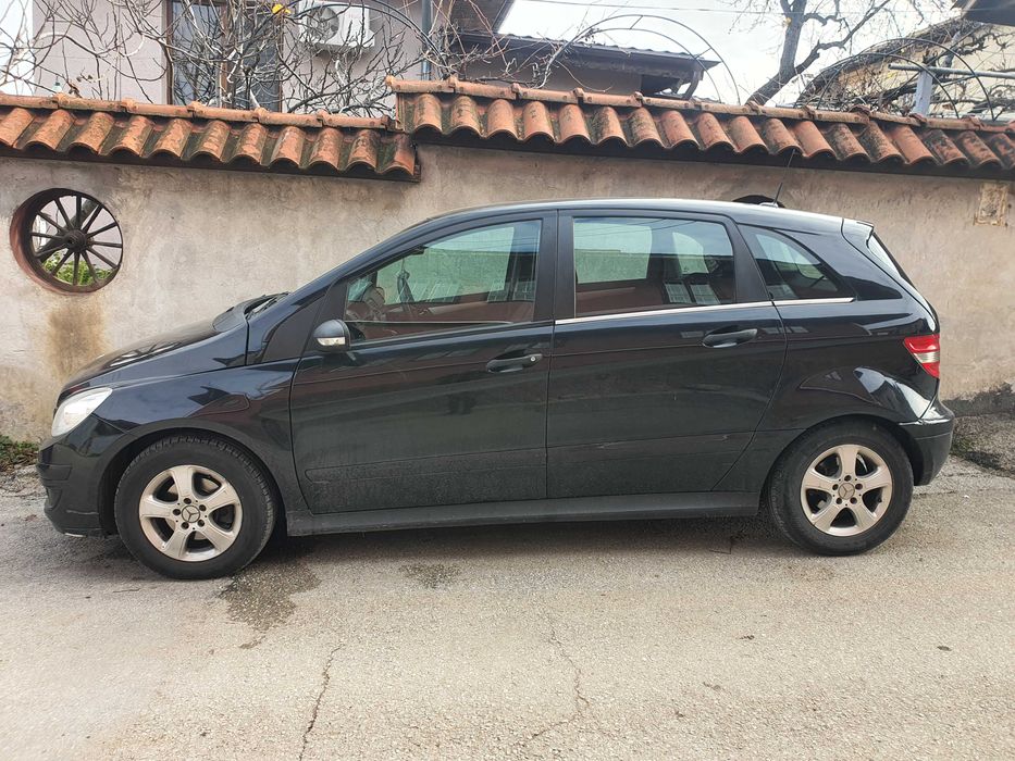 Мерцедес Б клас.