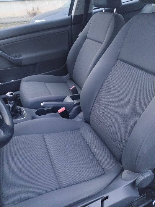 Vând Volkswagen Golf 5