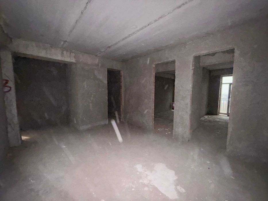 ПРОДАЁТСЯ 2х комнатная квартира в состоянии коробки с кадастром