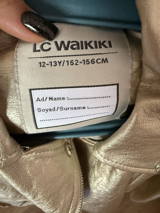 Легкая и красивая куртка для девочки