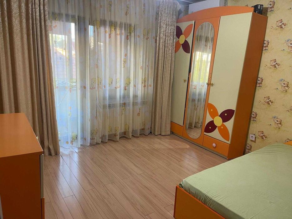 Închiriez apartament 3 camere
