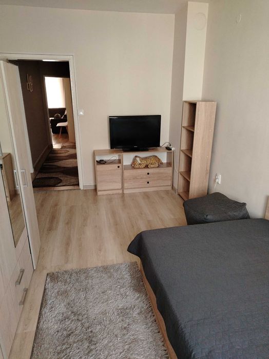 Дава се под наем Тристаен апартамент в Пловдив, Остромила - 80 кв.м за 598.23 € - Снимка #12