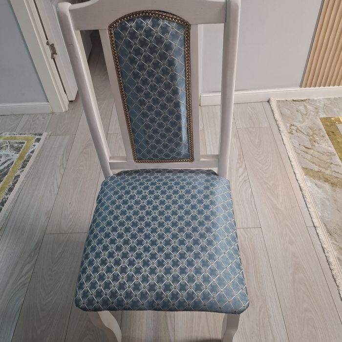 Стулья новые продам