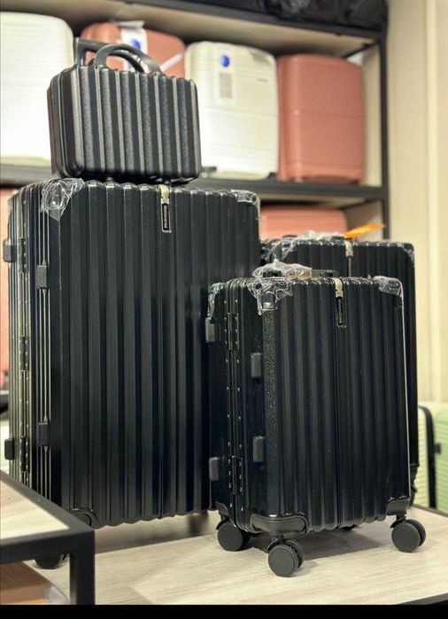 Чемодан 58на защелках (без молнии)